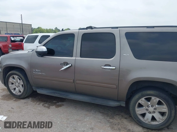 2011 GMC Yukon XL SLT z VIN 1GKS1KE07BR183572, wystawiony jako IAAI lot #42310565 z przebiegiem 341 982 mil mil oraz . Historia ofert i sprzedaży dostępna na DreamBid. Obrazek 14.