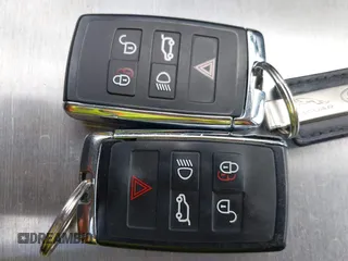 2018 Land Rover Discovery HSE Luxury z VIN SALRT2RV1JA075819, wystawiony jako IAAI lot #42157121 z przebiegiem 93 829 mil mil oraz . Historia ofert i sprzedaży dostępna na DreamBid. Obrazek 11.