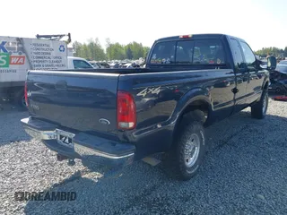 2000 Ford Super Duty F-250 XL with VIN 1FTNX21S5YEC82650, listed as a IAAI auction lot 42105861 with 155,878 mi miles. Bid and sale history available at carsss.com. Image 4.