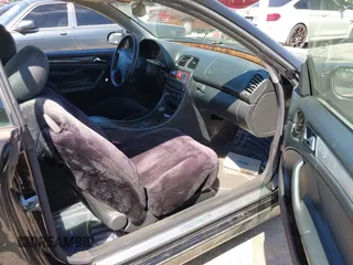 2000 Mercedes-Benz CLK 320/430 z VIN WDBLK65G1YT042203, wystawiony jako IAAI lot #42390576 z przebiegiem 161 672 mil mil oraz . Historia ofert i sprzedaży dostępna na DreamBid. Obrazek 5.