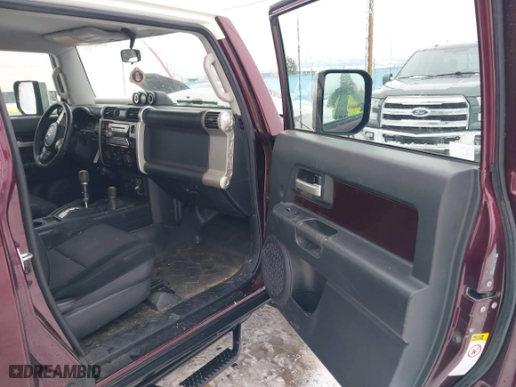 2007 Toyota FJ Cruiser with VIN JTEBU11FX70020977, listed as a IAAI auction lot 41603267 with 163,858 mi miles. Bid and sale history available at carsss.com. Image 5.