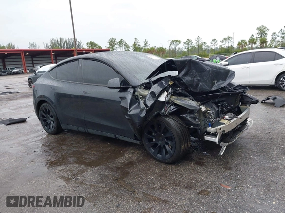 2024 Tesla Model Y z VIN 7SAYGDED5RF046877, wystawiony jako IAAI lot #42811106 z przebiegiem 45 883 mil mil oraz . Historia ofert i sprzedaży dostępna na DreamBid. Obrazek 1.