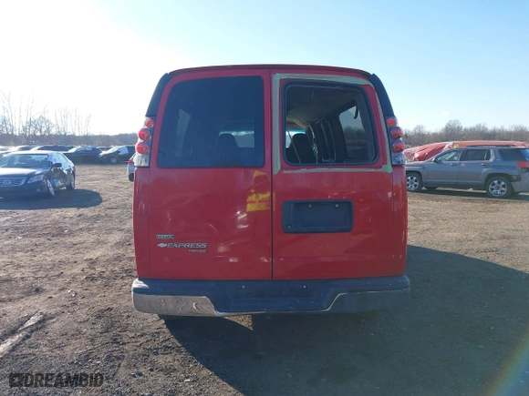 2012 Chevrolet Express Passenger 1LT with VIN 1GAZG1FG8C1109469, listed as a IAAI auction lot 41319826 with 246,801 mi miles. Bid and sale history available at carsss.com. Image 16.