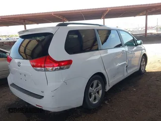 2012 Toyota Sienna LE AAS with VIN 5TDKK3DC4CS274117, listed as a IAAI auction lot 42008690 with 205,353 mi miles. Bid and sale history available at carsss.com. Image 4.