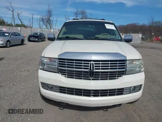 2007 Lincoln Navigator z VIN 5LMFU28547LJ04440, wystawiony jako IAAI lot #41839931 z przebiegiem 142 822 mil mil oraz . Historia ofert i sprzedaży dostępna na DreamBid. Obrazek 12.