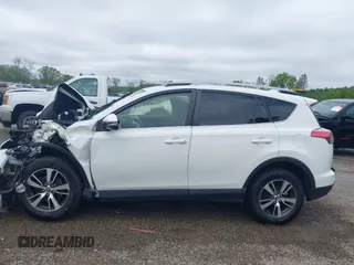 2017 Toyota RAV4 XLE с VIN JTMWFREV9HJ126106, выставлен на аукционе IAAI как лот 42240404 с пробегом 114 миль миль и . История ставок и продаж доступна на DreamBid. Изображение 15.
