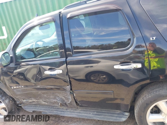 2014 Chevrolet Tahoe LT z VIN 1GNSCBE02ER181908, wystawiony jako IAAI lot #41628601 z przebiegiem 189 151 mil mil oraz . Historia ofert i sprzedaży dostępna na DreamBid. Obrazek 14.