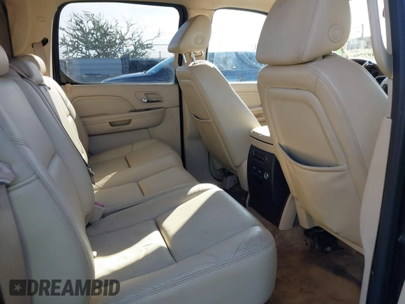 2008 Cadillac Escalade EXT z VIN 3GYFK62808G147107, wystawiony jako IAAI lot #41397796 z przebiegiem Nie podano mil oraz . Historia ofert i sprzedaży dostępna na DreamBid. Obrazek 8.