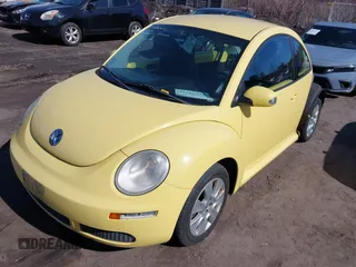 2008 Volkswagen New Beetle Coupe S with VIN 3VWPW31CX8M516122, listed as a IAAI auction lot 41716442 with 104,975 mi miles. Bid and sale history available at carsss.com. Image 2.