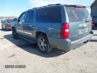 2008 Chevrolet Suburban LTZ z VIN 1GNFC160X8R173120, wystawiony jako IAAI lot #41422800 z przebiegiem 240 167 mil mil oraz . Historia ofert i sprzedaży dostępna na DreamBid. Obrazek 3.