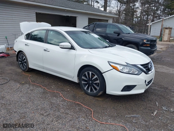 2018 Nissan Altima 2.5 SV with VIN 1N4AL3AP0JC190302, listed as a IAAI auction lot 41679072 with 84,133 mi miles. Bid and sale history available at carsss.com. Image 1.