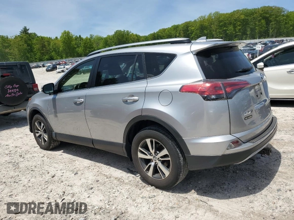 2018 Toyota RAV4 XLE z VIN JTMRFREV6JJ261322, wystawiony jako Copart lot #58483185 z przebiegiem 71 163 mil mil oraz Szkoda całkowita • Salvage title. Historia ofert i sprzedaży dostępna na DreamBid. Obrazek 2.
