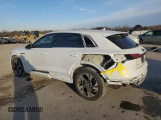 2022 Audi e-tron Premium z VIN WA1AAAGE7NB043670, wystawiony jako Copart lot #42147305 z przebiegiem 24 177 mil mil oraz Szkoda całkowita • Salvage title. Historia ofert i sprzedaży dostępna na DreamBid. Obrazek 2.
