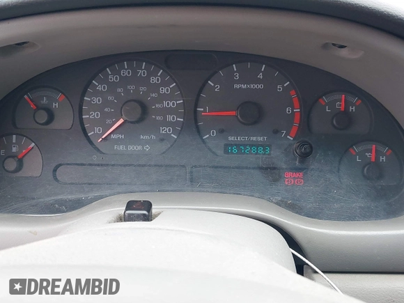 2000 Ford Mustang z VIN 1FAFP4049YF225998, wystawiony jako IAAI lot #42130804 z przebiegiem 167 288 mil mil oraz . Historia ofert i sprzedaży dostępna na DreamBid. Obrazek 7.