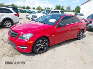 2013 Mercedes-Benz C 250 с VIN WDDGJ4HB9DF963125, выставлен на аукционе IAAI как лот 42725863 с пробегом 71 413 миль миль и . История ставок и продаж доступна на DreamBid. Изображение 2.