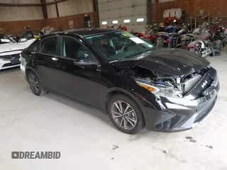 2022 Kia Forte LXS z VIN 3KPF24AD1NE429370, wystawiony jako IAAI lot #42369192 z przebiegiem 40 485 mil mil oraz . Historia ofert i sprzedaży dostępna na DreamBid. Obrazek 1.