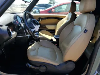 2010 MINI Convertible S z VIN WMWMS3C52ATZ84995, wystawiony jako Copart lot #63445985 z przebiegiem 51 266 mil mil oraz Szkoda całkowita • Salvage title. Historia ofert i sprzedaży dostępna na DreamBid. Obrazek 7.