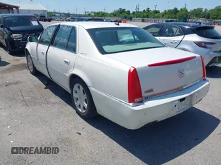 2006 Cadillac DTS 1SD z VIN 1G6KD57Y06U208812, wystawiony jako IAAI lot #42233924 z przebiegiem 120 244 mil mil oraz . Historia ofert i sprzedaży dostępna na DreamBid. Obrazek 3.
