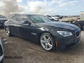 2015 BMW 7 Series 750Li xDrive z VIN WBAYF8C56FD654233, wystawiony jako Copart lot #83321604 z przebiegiem Nie podano mil oraz Nie do naprawy • Non repairable. Historia ofert i sprzedaży dostępna na DreamBid. Obrazek 4.
