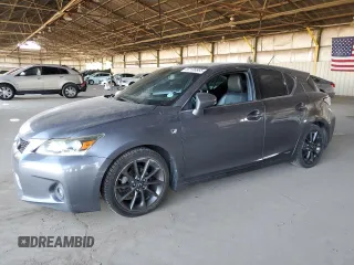 2013 Lexus CT 200h z VIN JTHKD5BH8D2130310, wystawiony jako Copart lot #57138865 z przebiegiem 176 709 mil mil oraz Tytuł czysty. Historia ofert i sprzedaży dostępna na DreamBid. Obrazek 1.