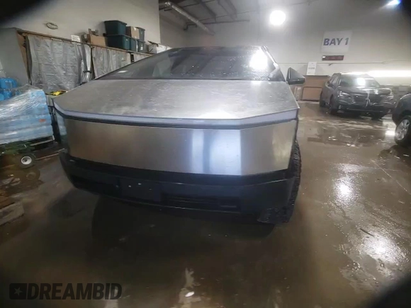2024 Tesla Cybertruck с VIN 7G2CEHED2RA025693, выставлен на аукционе Copart как лот 45351295 с пробегом 11 786 миль миль и Списание • Salvage title. История ставок и продаж доступна на DreamBid. Изображение 14.