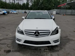 2013 Mercedes-Benz C 250 Sport z VIN WDDGF4HB3DG093576, wystawiony jako Copart lot #58558385 z przebiegiem 68 004 mil mil oraz Szkoda całkowita • Salvage title. Historia ofert i sprzedaży dostępna na DreamBid. Obrazek 5.