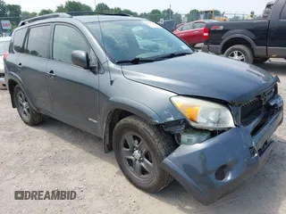2008 Toyota RAV4 Sport z VIN JTMBD32VX86076311, wystawiony jako IAAI lot #42486924 z przebiegiem 213 092 mil mil oraz . Historia ofert i sprzedaży dostępna na DreamBid. Obrazek 1.