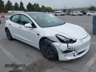 2023 Tesla Model 3 z VIN 5YJ3E1EA3PF404847, wystawiony jako IAAI lot #42159899 z przebiegiem 30 036 mil mil oraz . Historia ofert i sprzedaży dostępna na DreamBid. Obrazek 1.