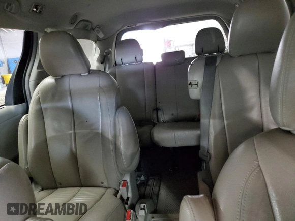 2011 Toyota Sienna LE AAS z VIN 5TDKK3DC2BS064579, wystawiony jako Copart lot #56754655 z przebiegiem 187 387 mil mil oraz Czysty tytuł • Clean title. Historia ofert i sprzedaży dostępna na DreamBid. Obrazek 10.
