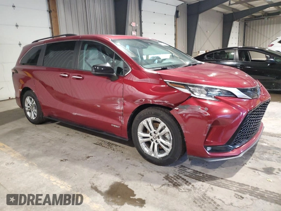 2021 Toyota Sienna XSE with VIN 5TDDSKFC4MS004368, listed as a Copart auction lot 63181665 with 53,657 mi miles and Salvage title. Bid and sale history available at DreamBid. Image 4.