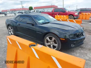 2013 Chevrolet Camaro LT z VIN 2G1FB1E33D9223859, wystawiony jako IAAI lot #42246034 z przebiegiem 190 658 mil mil oraz . Historia ofert i sprzedaży dostępna na DreamBid. Obrazek 1.