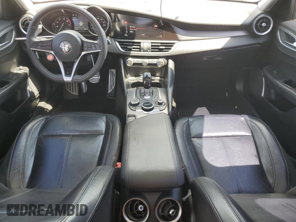 2018 Alfa Romeo Giulia z VIN ZARFAEBN6J7597215, wystawiony jako Copart lot #53338845 z przebiegiem 55 130 mil mil oraz Szkoda całkowita • Salvage title. Historia ofert i sprzedaży dostępna na DreamBid. Obrazek 8.
