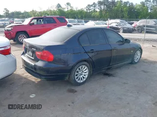 2009 BMW 3 Series 328i z VIN WBAPH73559E128562, wystawiony jako IAAI lot #42129719 z przebiegiem 172 682 mil mil oraz . Historia ofert i sprzedaży dostępna na DreamBid. Obrazek 4.