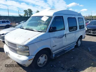 1995 Chevrolet Astro Cargo Van with VIN 1GBDM19W7SB261642, listed as a IAAI auction lot 38993802 with 137,524 mi miles. Bid and sale history available at carsss.com. Image 2.
