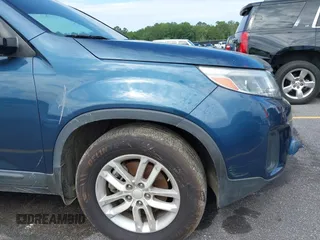 2014 Kia Sorento LX z VIN 5XYKT3A63EG509554, wystawiony jako IAAI lot #42278016 z przebiegiem 166 639 mil mil oraz . Historia ofert i sprzedaży dostępna na DreamBid. Obrazek 12.