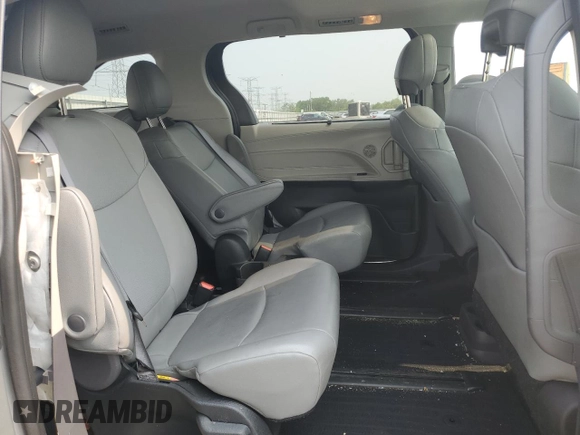 2022 Toyota Sienna XLE with VIN 5TDYRKEC0NS128511, listed as a Copart auction lot 59043675 with 57,573 mi miles and Salvage title. Bid and sale history available at DreamBid. Image 10.