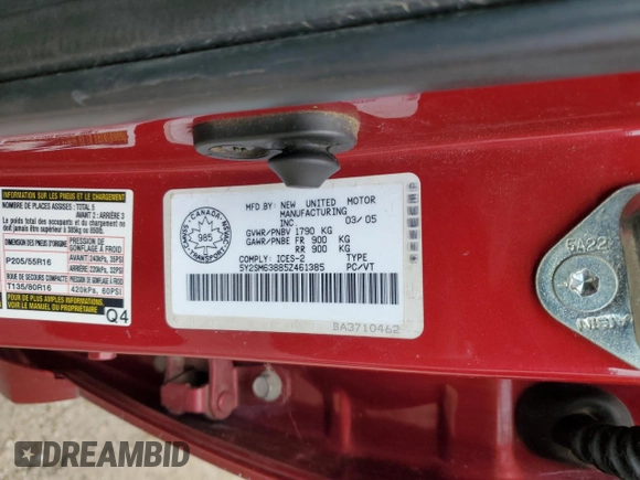 2005 Pontiac Vibe with VIN 5Y2SM63885Z461385, listed as a Copart auction lot 73600284 with 299,999 mi miles and Salvage Title. Bid and sale history available at carsss.com. Image 12.
