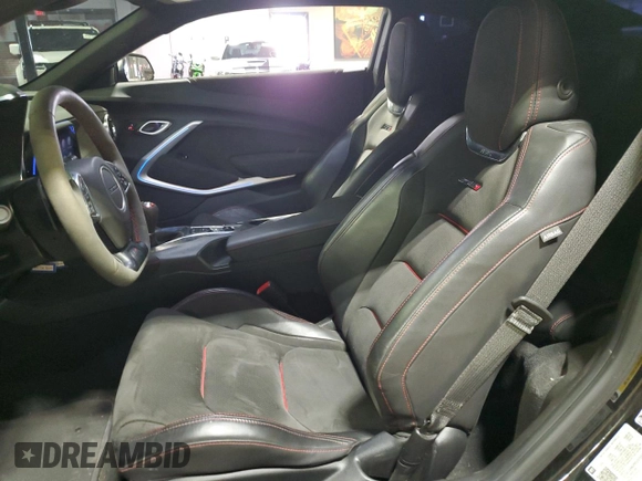 2023 Chevrolet Camaro ZL1 z VIN 1G1FJ1R62P0157102, wystawiony jako Copart lot #79703174 z przebiegiem 12 392 mil mil oraz Szkody całkowita. Historia ofert i sprzedaży dostępna na DreamBid. Obrazek 14.