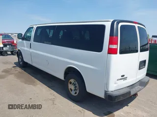 2013 Chevrolet Express Passenger LT z VIN 1GAZG1FG9D1153305, wystawiony jako IAAI lot #42182424 z przebiegiem 25 897 mil mil oraz . Historia ofert i sprzedaży dostępna na DreamBid. Obrazek 3.
