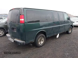 2007 Chevrolet City Express Cargo z VIN 1GNHG39UX71244837, wystawiony jako IAAI lot #41466608 z przebiegiem 317 604 mil mil oraz . Historia ofert i sprzedaży dostępna na DreamBid. Obrazek 4.