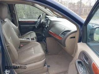 2013 Chrysler Town & Country Touring with VIN 2C4RC1BG2DR598182, listed as a IAAI auction lot 42026752 with 228,792 mi miles. Bid and sale history available at carsss.com. Image 5.