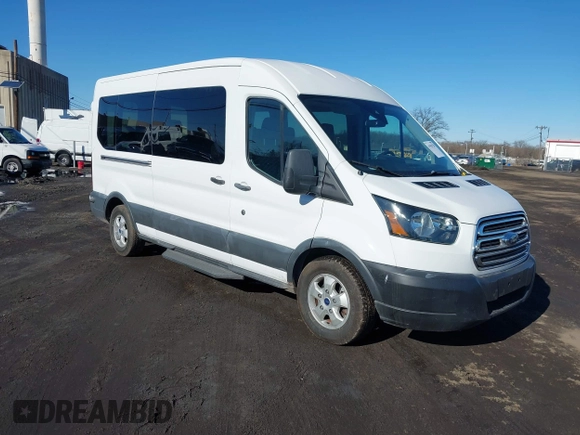 2018 Ford Transit Passenger XL z VIN 1FBZX2CM8JKA52497, wystawiony jako IAAI lot #41553720 z przebiegiem 81 714 mil mil oraz . Historia ofert i sprzedaży dostępna na DreamBid. Obrazek 1.