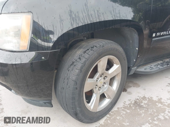 2007 Chevrolet Avalanche LTZ z VIN 3GNEC12077G263020, wystawiony jako IAAI lot #42297577 z przebiegiem 156 986 mil mil oraz . Historia ofert i sprzedaży dostępna na DreamBid. Obrazek 6.
