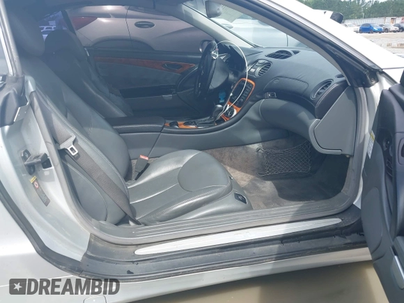 2004 Mercedes-Benz SL 500 z VIN WDBSK75F94F077444, wystawiony jako IAAI lot #42366519 z przebiegiem 181 413 mil mil oraz . Historia ofert i sprzedaży dostępna na DreamBid. Obrazek 5.