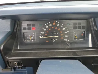 1988 Mitsubishi Mighty Max z VIN JA7FL24D2JP013297, wystawiony jako Copart lot #79533724 z przebiegiem 117 397 mil mil oraz Tytuł czysty. Historia ofert i sprzedaży dostępna na DreamBid. Obrazek 9.