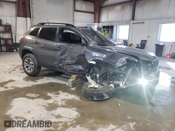 2022 Jeep Cherokee Trailhawk with VIN 1C4PJMBX8ND500503, listed as a Copart auction lot 85705204 with 31,112 mi miles and Salvage Title. Bid and sale history available at DreamBid. Image 4.