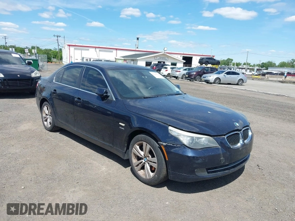 2010 BMW 5 Series 528i xDrive z VIN WBANV1C55AC157346, wystawiony jako IAAI lot #42286529 z przebiegiem 148 839 mil mil oraz . Historia ofert i sprzedaży dostępna na DreamBid. Obrazek 1.