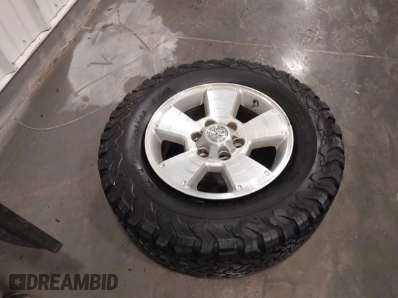 2007 Toyota Tacoma with VIN 5TELU42N37Z457266, listed as a IAAI auction lot 42043772 with 184,594 mi miles and . Bid and sale history available at DreamBid. Image 12.