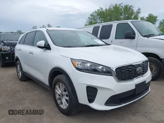 2020 Kia Sorento LX z VIN 5XYPG4A52LG620200, wystawiony jako IAAI lot #42245779 z przebiegiem 92 049 mil mil oraz . Historia ofert i sprzedaży dostępna na DreamBid. Obrazek 1.
