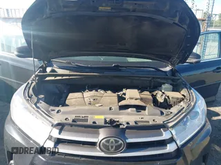 2018 Toyota Highlander SE with VIN 5TDKZRFH1JS529875, listed as a IAAI auction lot 42181502 with 182,652 mi miles and . Bid and sale history available at DreamBid. Image 10.
